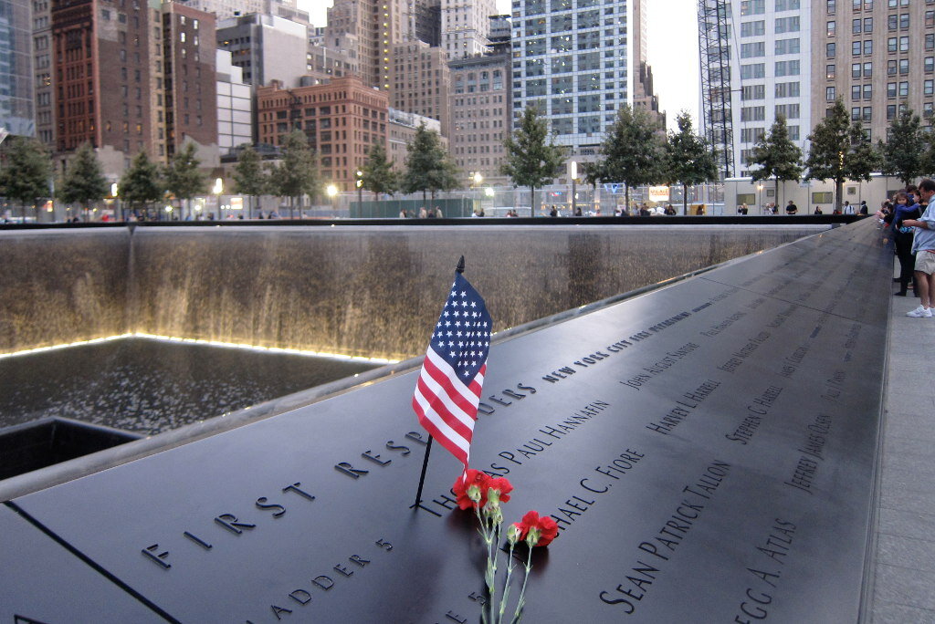 Мемориал в честь жертв 11.09.2001