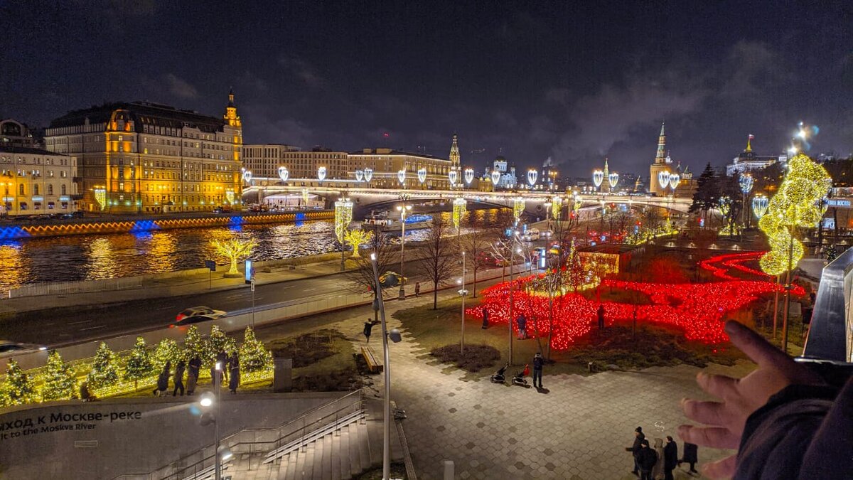 Парк возле красной площади. Зарядье Москва зимой 2024. Москва сейчас. Кремлёвский парк.