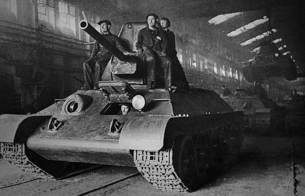 Производство Т-34 на Урале, 1944 год© Sovfoto/Universal Images Group via Getty Images