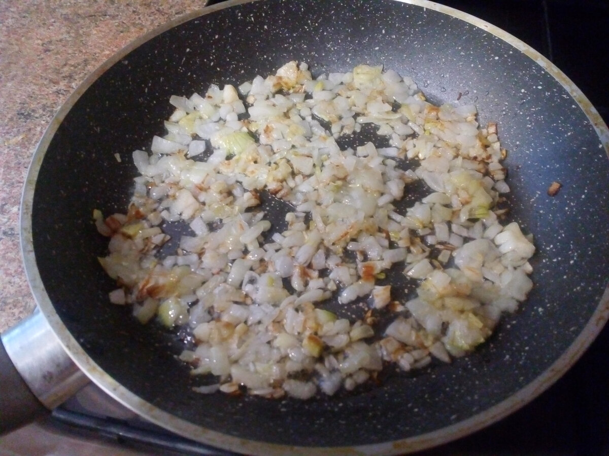 Как я готовлю тушёную капусту: небольшая хитрость (ещё в столовых в советские времена такую давали)