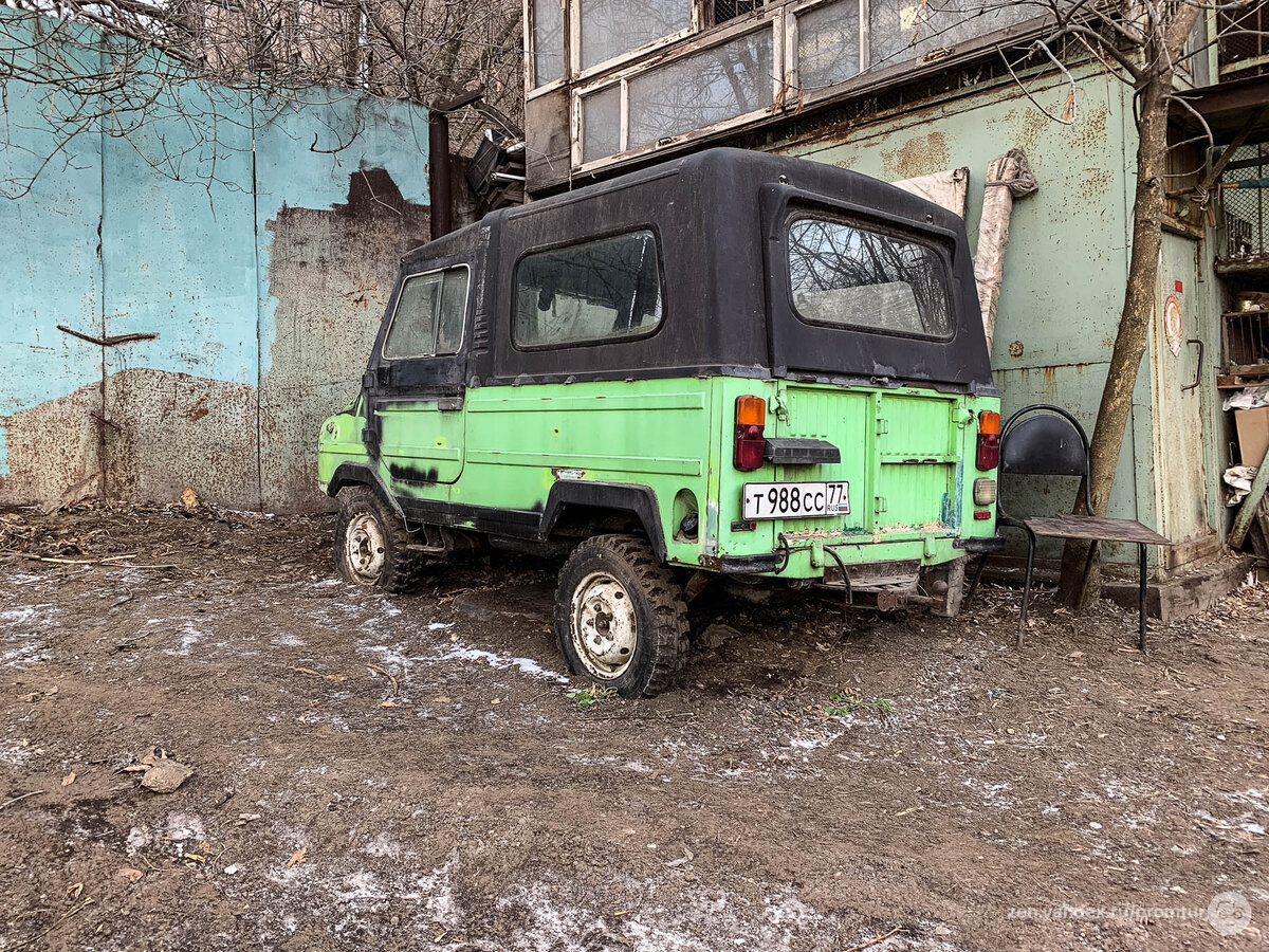 Нашёл ЛуАЗ-969М в старом московском гараже. Уникальный внедорожник с жестким верхом ???