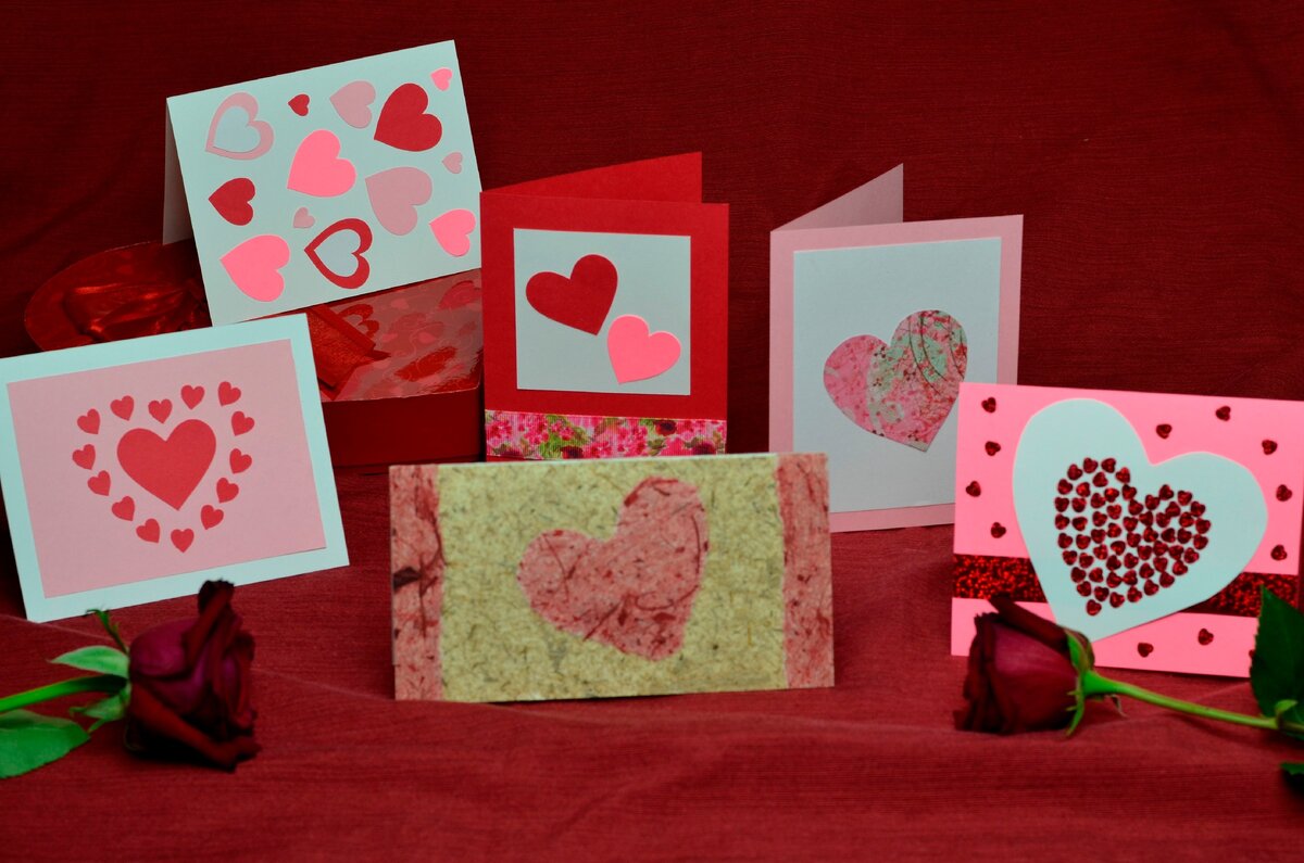 Подарок маме на 14. Подарок маме свими руками. Открытки на 14 февраля своими руками. Идеи для валентинок. Оригинальные открытки своими руками.