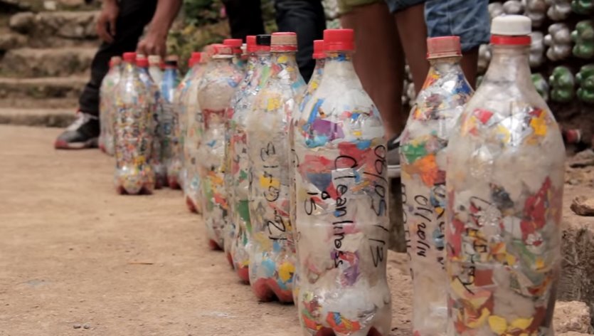 Делаем 3 интересные вазы из пластиковых бутылок: видео мастер-класс
