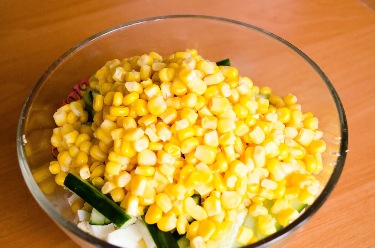Кукуруза консервированная рецепты с фото. Консервированная кукуруза в тарелке. Кукуруза консервированная. Фото кукурузы консервированной. Кукуруза консервированная рецепты.