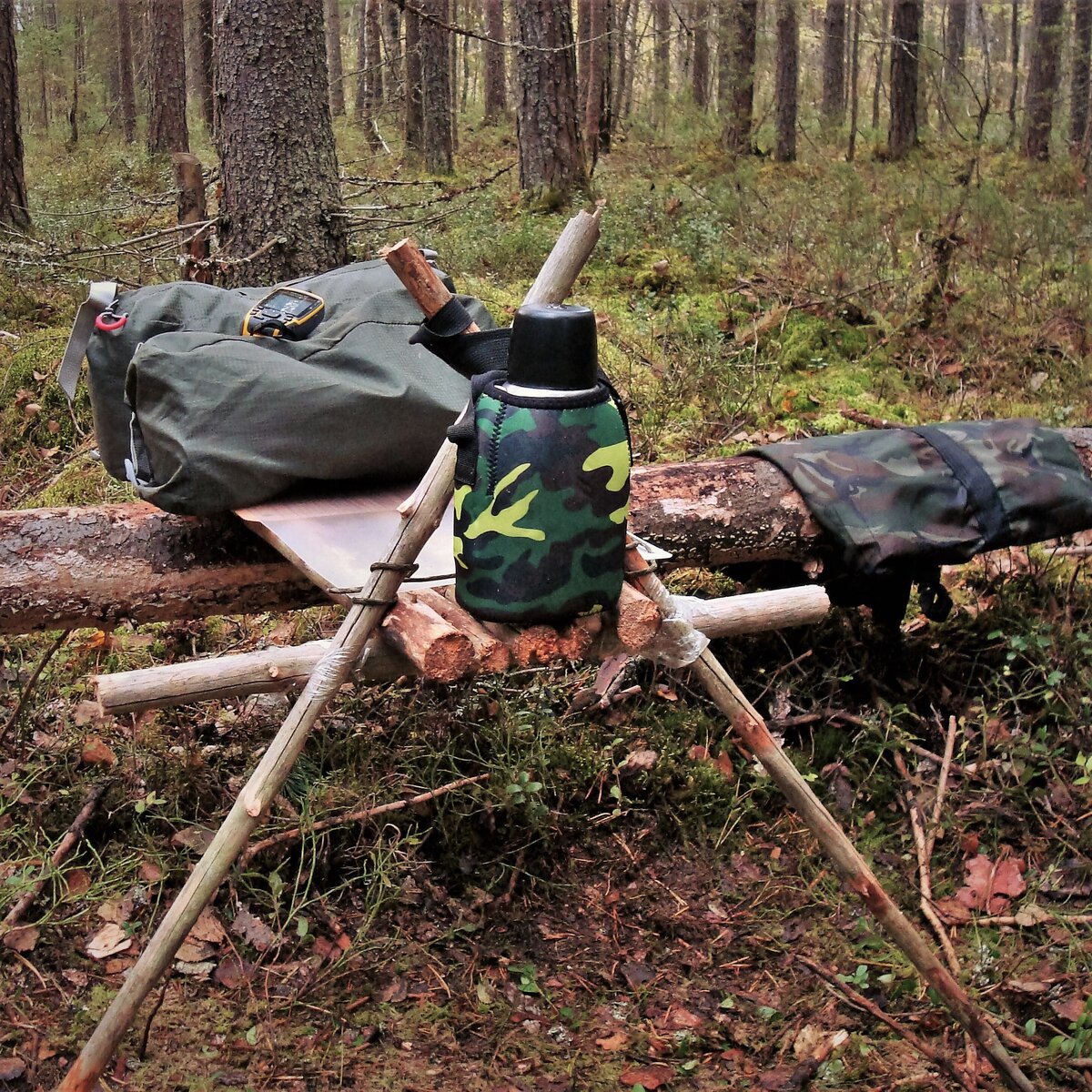 Бушкрафт. Столик из природного материала
