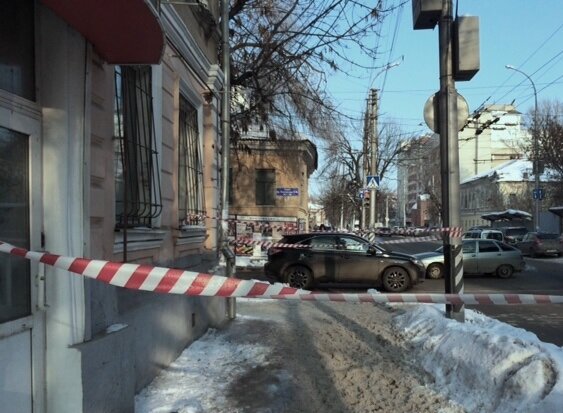 вот так примерно выглядят все тротуары в нашем районе