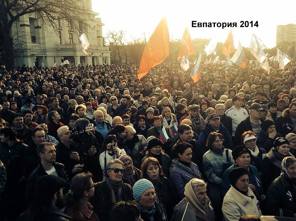 Фото Марка Агатова. Митинг в Евпатории 2014 г.