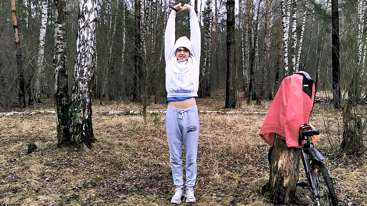 1 - упражнение "вытягивание" (выполнять 1 мин.), задача в течение минуты не расслабляться, а держать все тело в тонусе