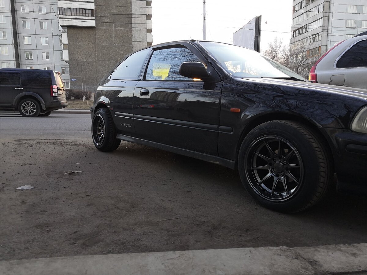 Купил диски 7,5 j на нулевом вылете . получились на много шире арок и если подвеска не жёсткая то зад шоркает об арку . Надо расширять арки чтоб смотрелась красиво.