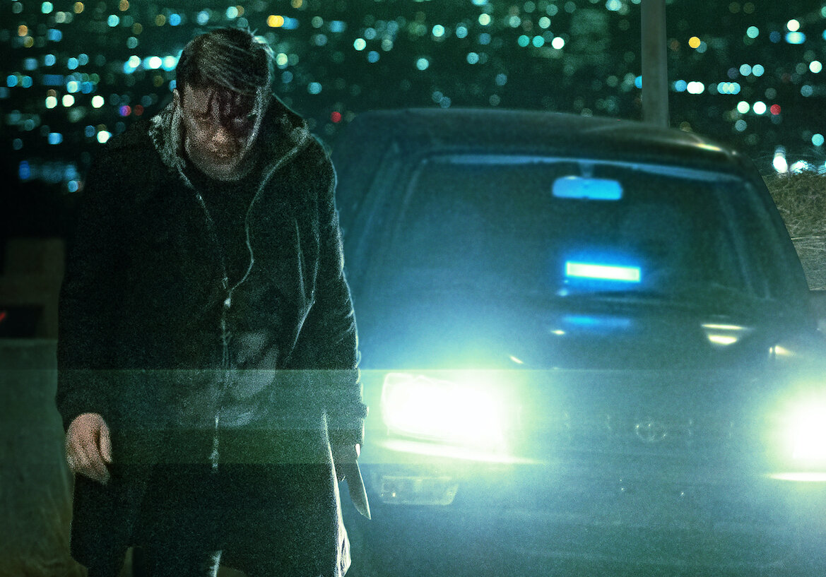 Постер к новому сериалу "Незнакомец" 