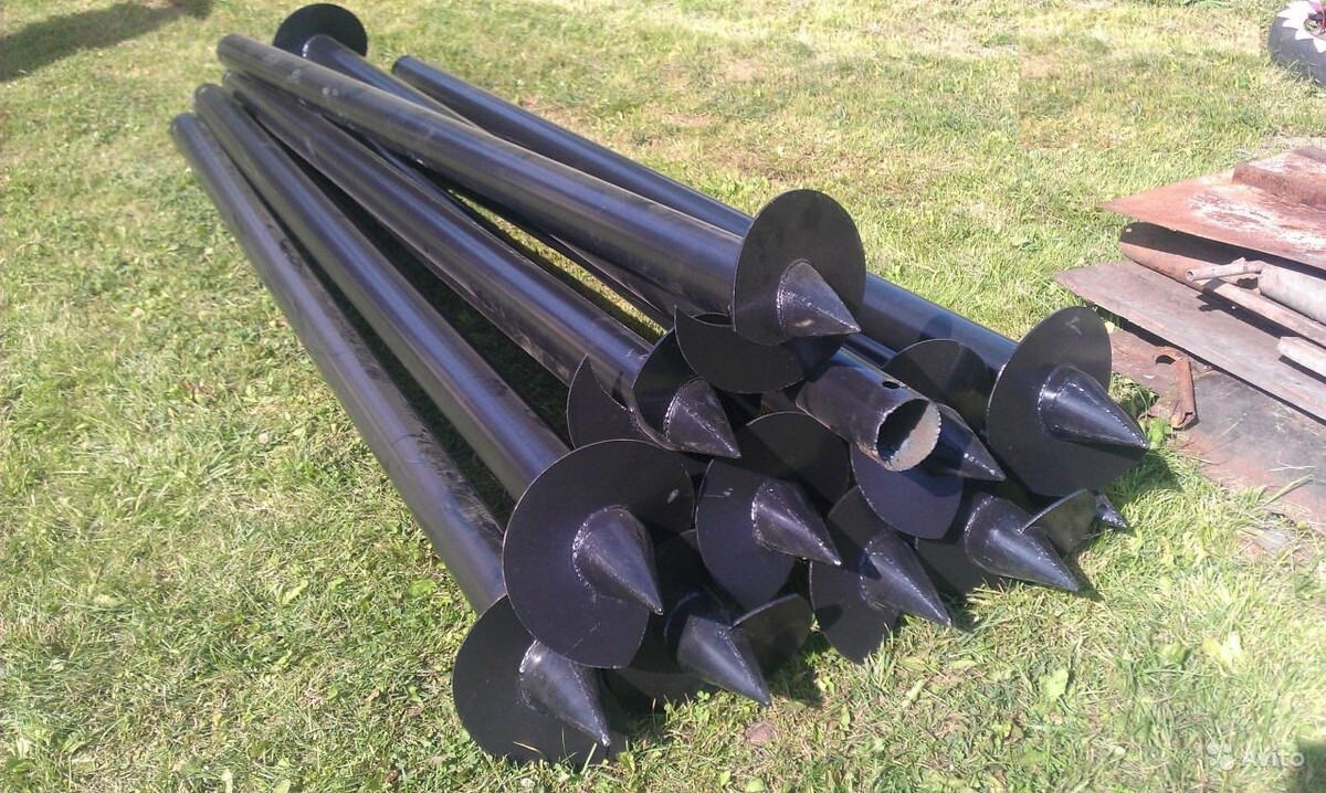 Это винтовая свая, а еще после установки в нее можно залить бетон (для повышения несущей способности) и будет просто бомба!