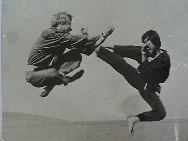 1980-ый с первым учеником Валерием Теном. Ныне тренер национальной сборной Кыргызстана.6 дан тхэквондо