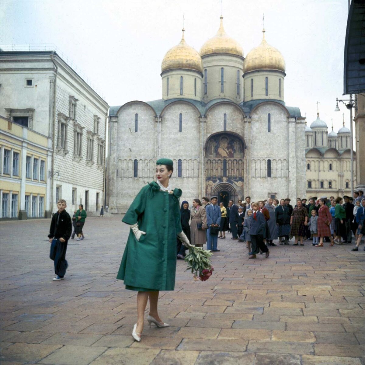 Сногшибательные модели Dior и советский народ на улицах Москвы в 1959 году  | Фотожурнал «Ящик» | Дзен