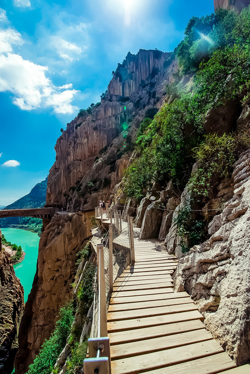 
⚜️ Королевская тропа ⚜️⁣⁣⠀ Must-have для посещения в Испании! ⁣⁣⠀
⁣⁣⠀