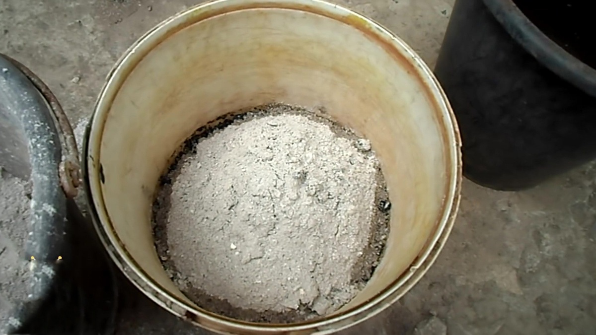 3 банки золы -2-3 литра воды