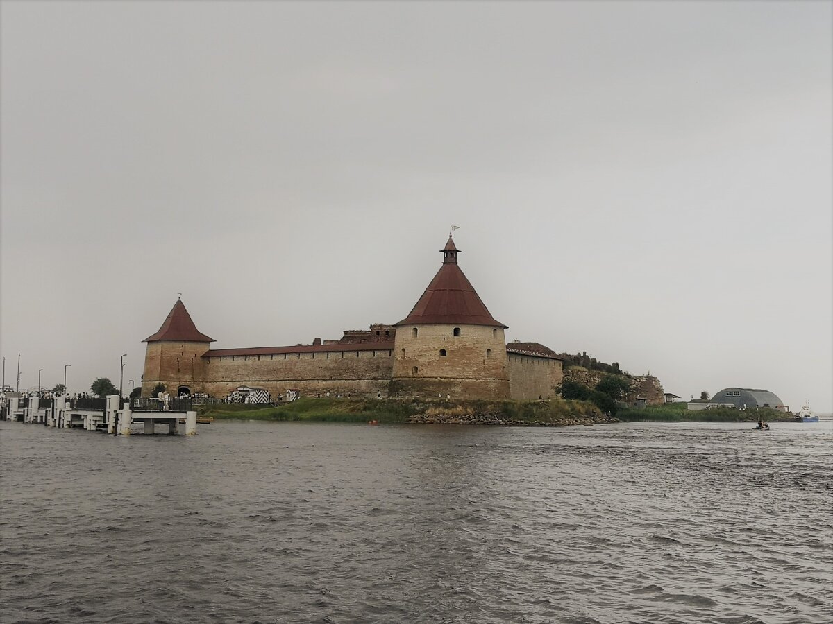 Крепость Орешек. Вид с теплохода. Личный фотоархив.