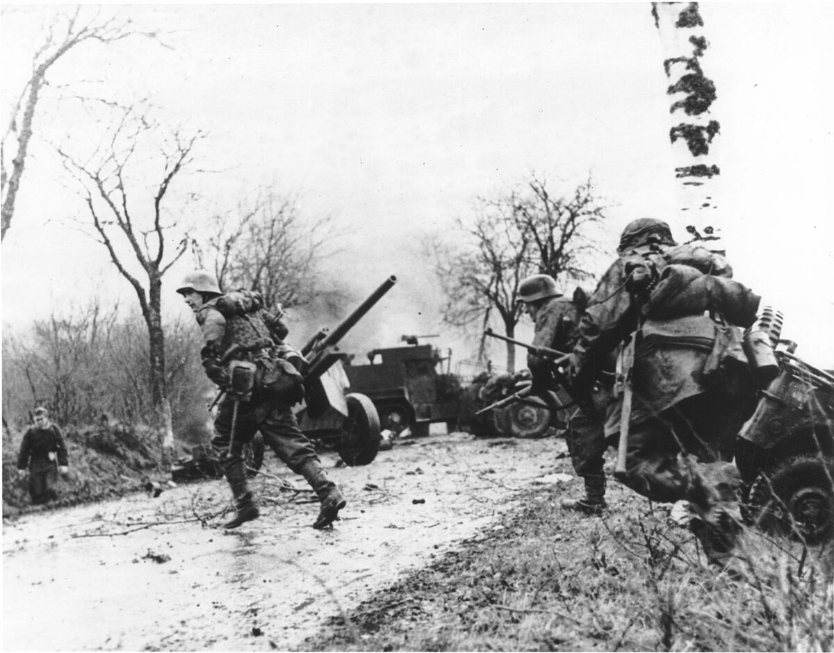 Начало Арденнской Операции, декабрь 1944 года. Фото в свободном доступе.