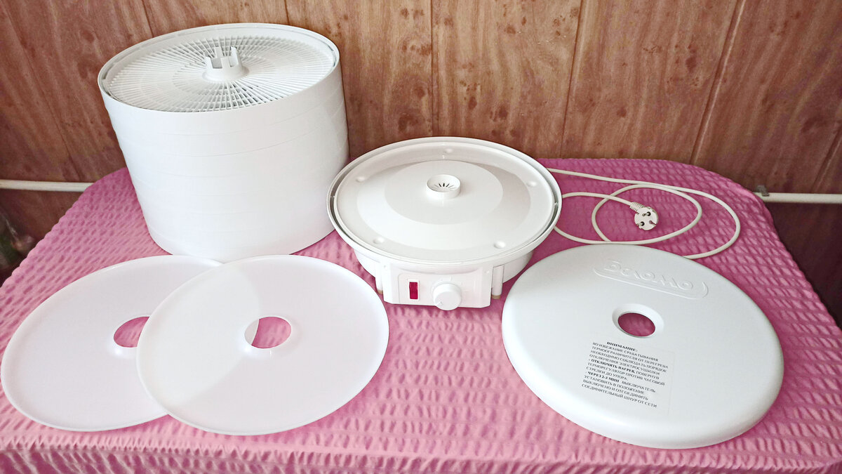 Стандартный комплект + 3 дополнительных поддона + 1 дополнительный лоток для пастилы