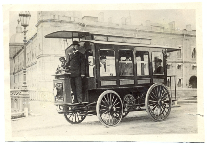 Первый электромобиль на улицах царской России.