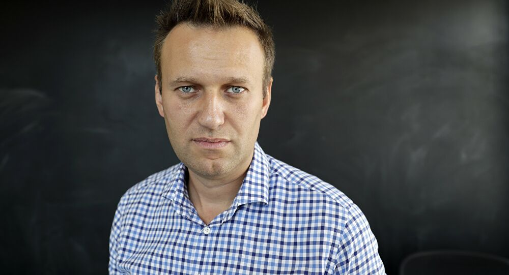 Разве такие голубые глаза могут врать? Или выражение "на голубом глазу" про него? Алексей Навальный на Яндекс,Картинках