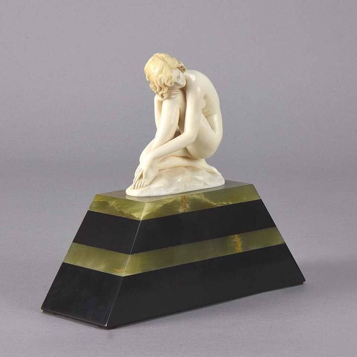 Фердинанд Прайсс "Мечта", 1925, высота 17 см, слоновая кость, постамент - оникс, мрамор.The Hickmet Fine Arts, Лондон, официальный сайт - www.hickmet.com