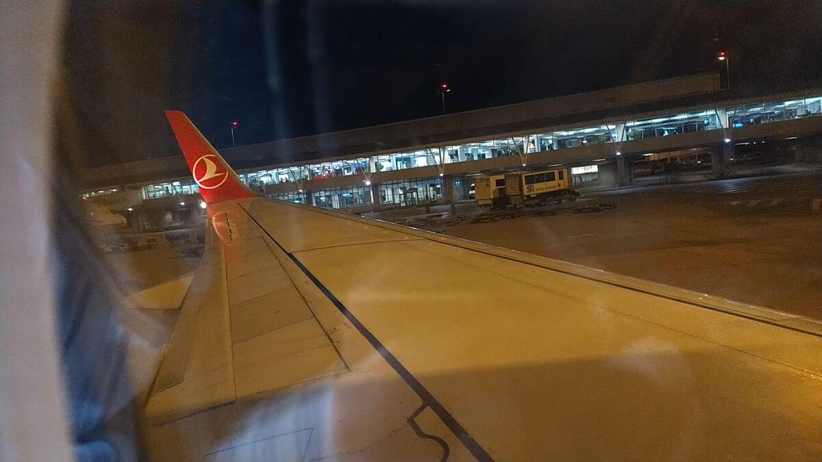 В аэропорту Софии, 9 октября 2020 года, готовы к полету в Стамбул