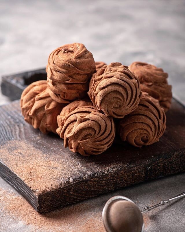 Шоколадный зефир не только очень вкусный, но и очень красивый