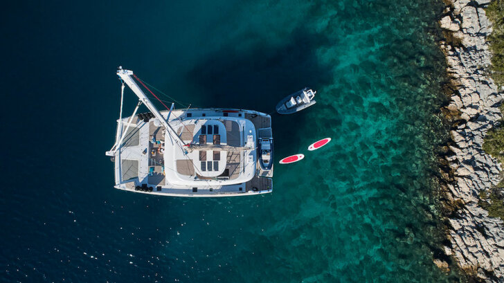 Парусный катамаран в аренду