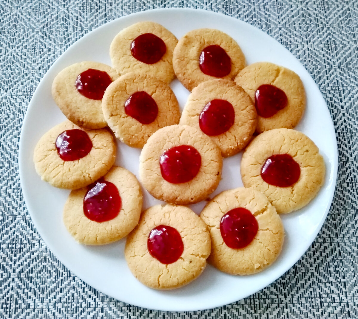 Печенье с джемом сверху