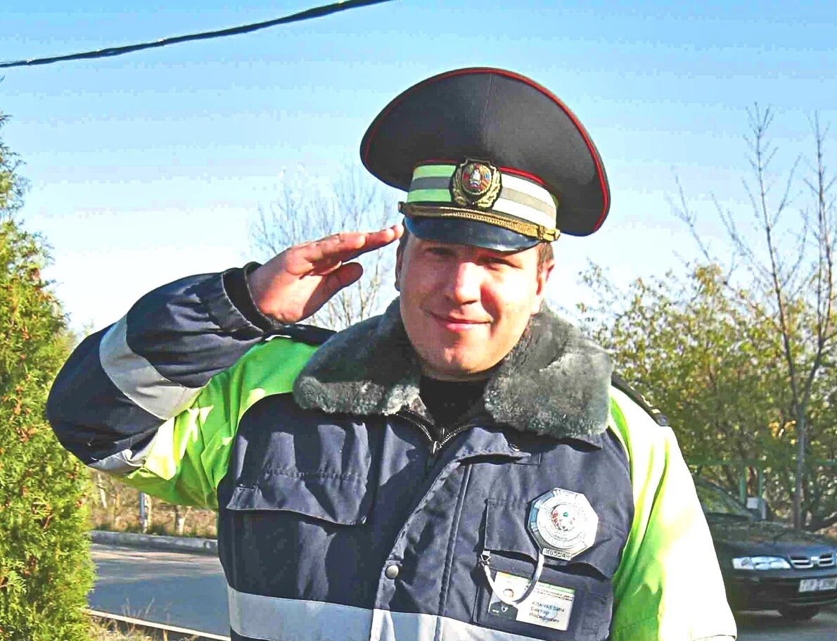 Мент останавливает машину