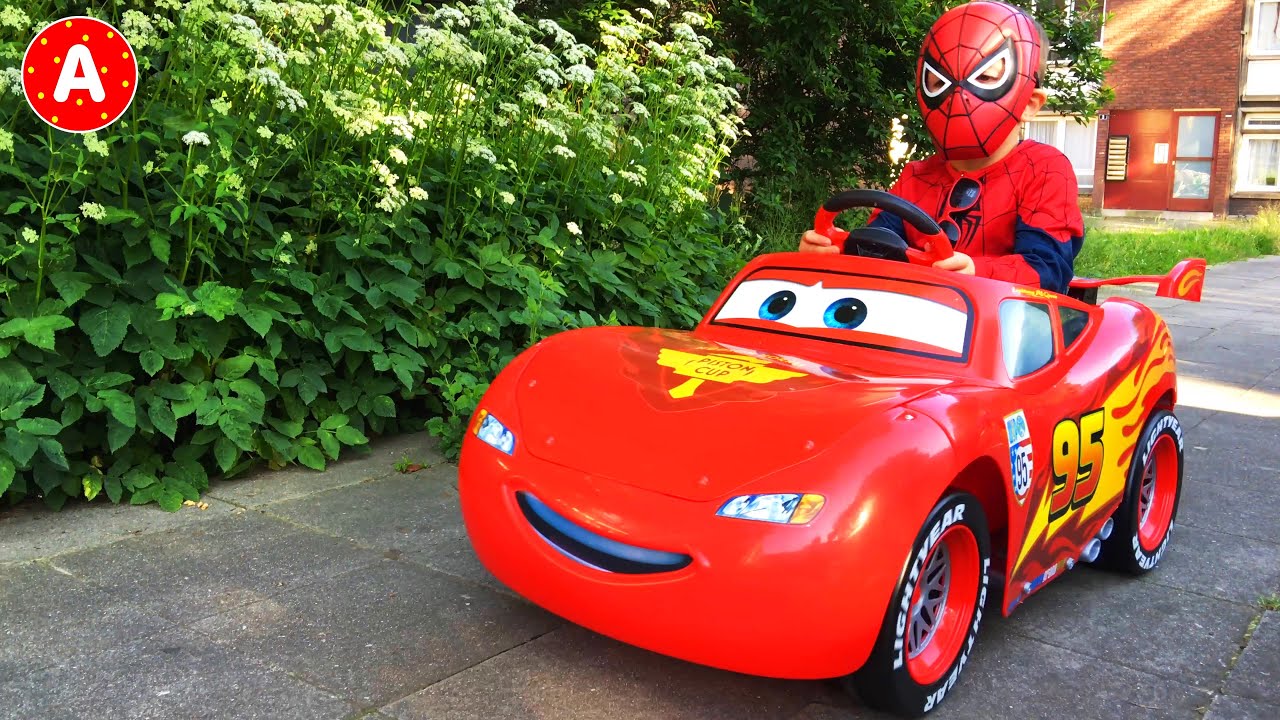 Адам Едет на Пикник на Машине Молния Маккуин Adam in Car Lightning McQueen  on a Picnic