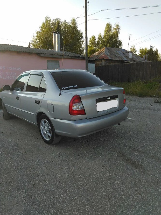 Hyundai accent ростов. Разбитый Хендай акцент.