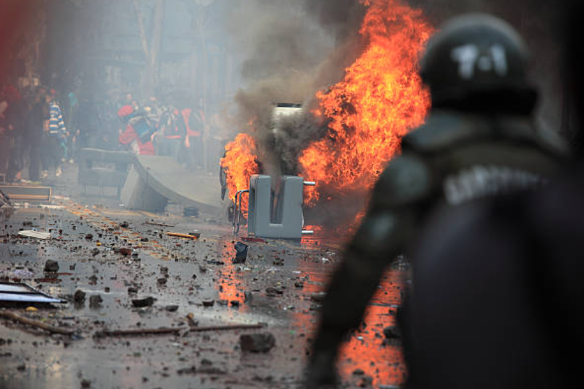 Чем выше цены на газ, нефть и уголь, тем выше цены на электроэнергию и топливо. Митинги и демонстрации по ограничениям, связанным с COVID-19 могут показаться легкой прогулкой. Фото с Google.Картинки.