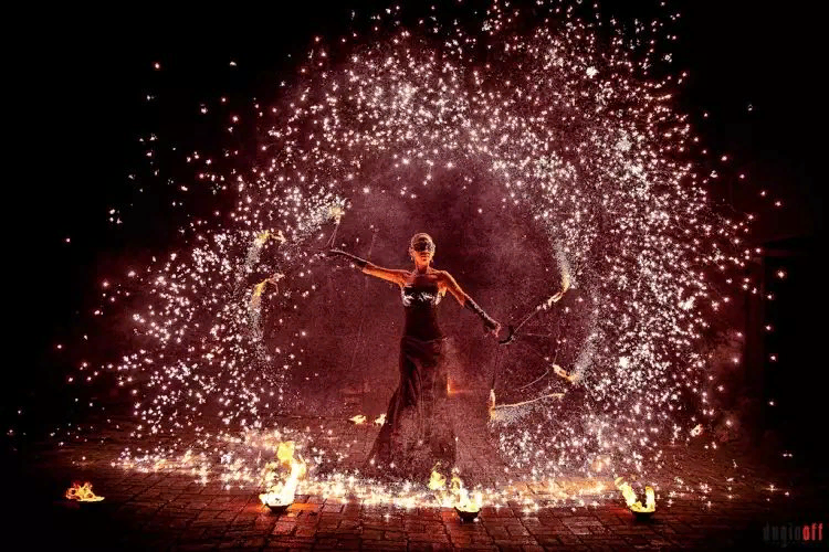 Добыв таким образом это пальто, я на какое-то время почувствовала себя всемогущей))