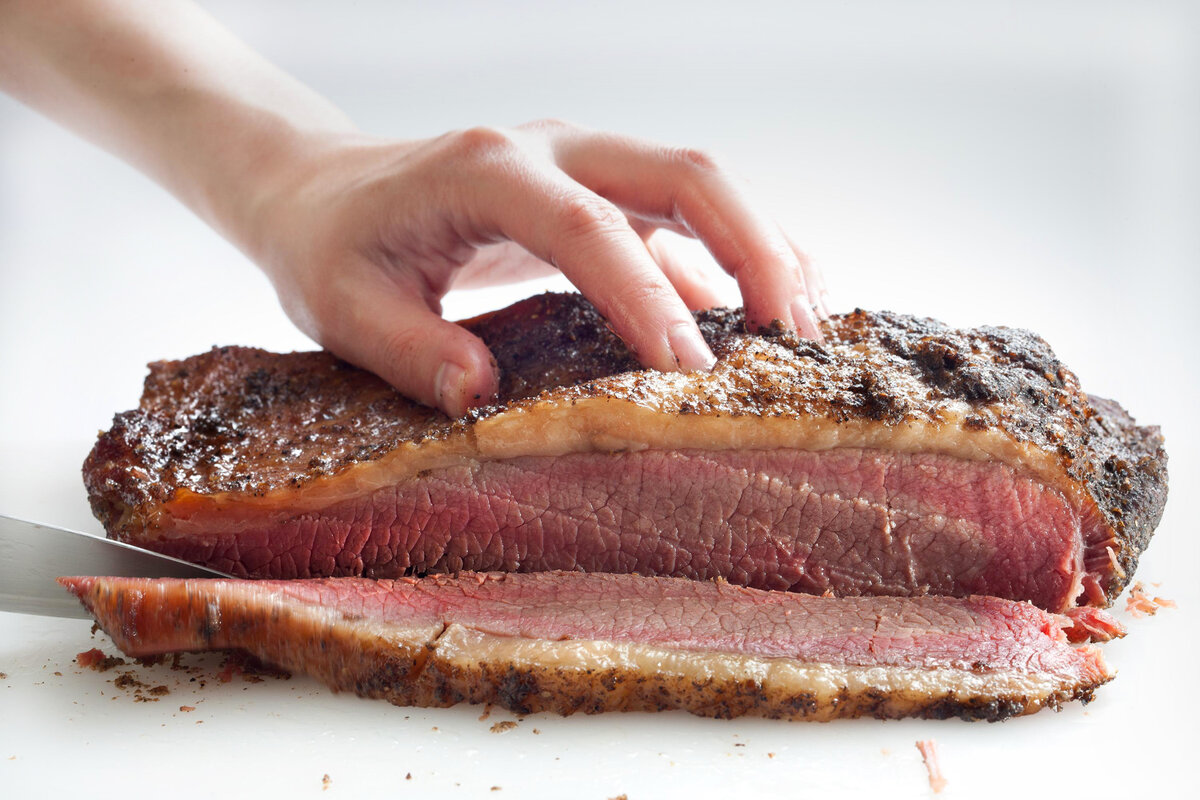 Говяжья грудинка нуждается в длительном приготовлении при низких и умеренных температурах