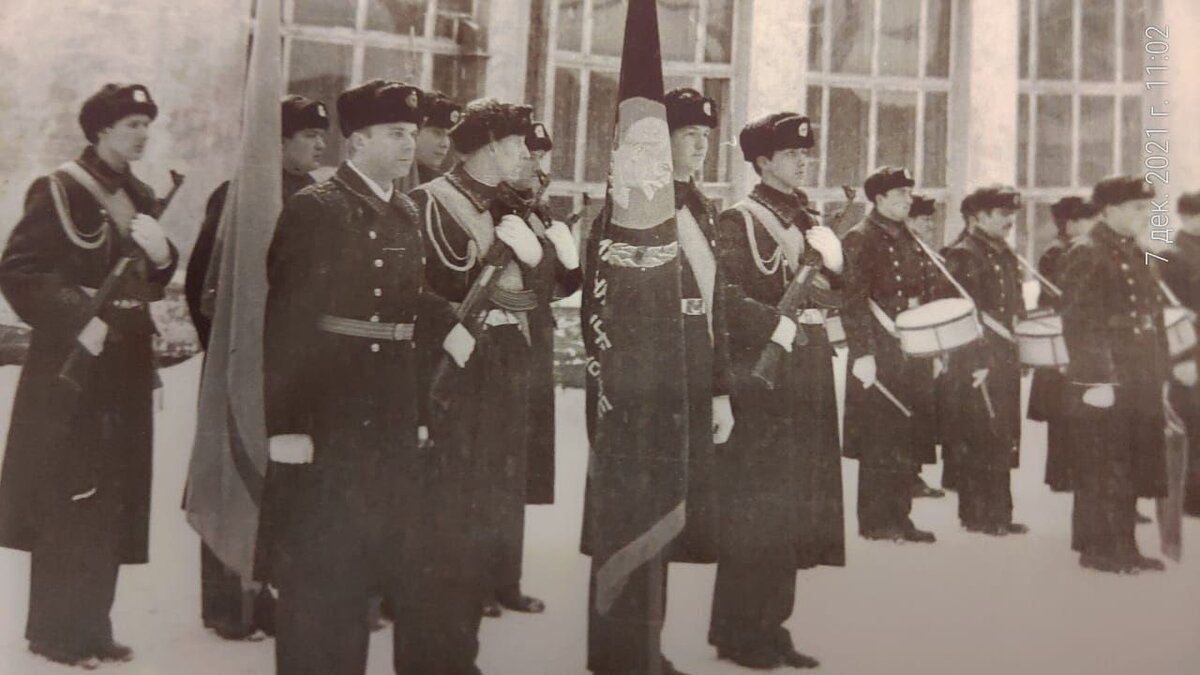 Знамённая группа на плацу МВИМУ.