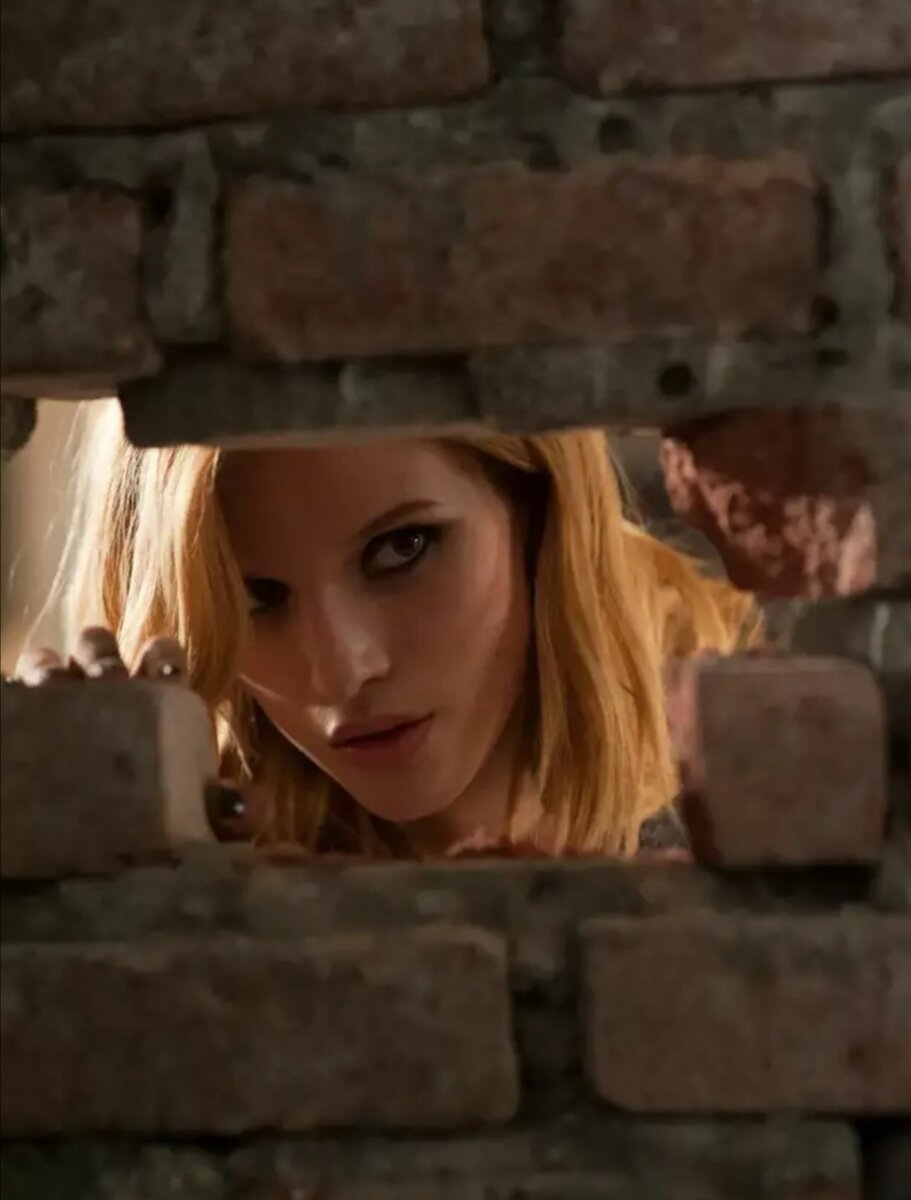 А ну-ка, кто у нас здесь? Кадр из фильма "Ужас Амитивилля 2: Пробуждение" 