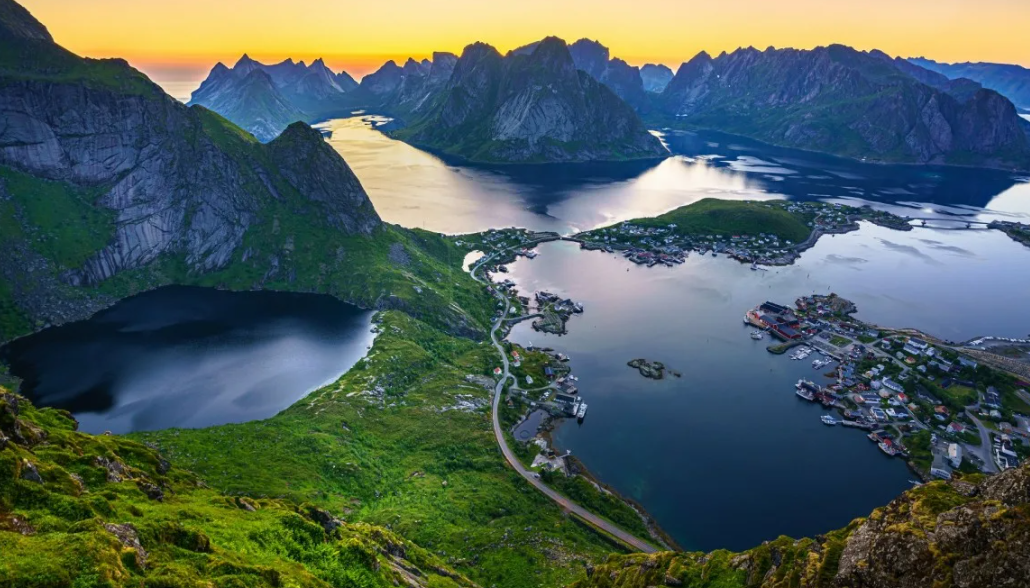 Лофотенские острова. Фото с https://grandgames.net/puzzle/online/lofotenskie_ostrova_5