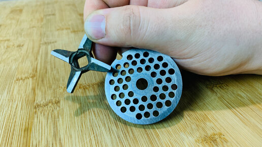 Обвальщик с мясного завода проговорился как заточить нож от мясорубки ...