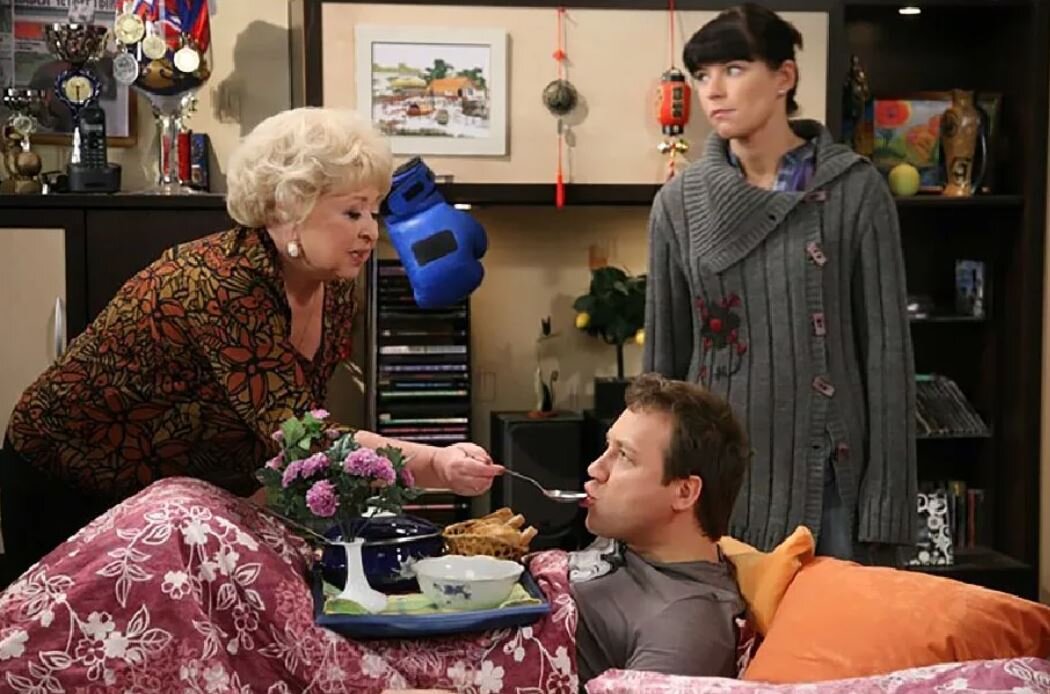 избалованный маменькин сынок. свекровь и муж. жизнь с маменькиным сынком. жизнь с маменькиным сынком. маменькин сынок.