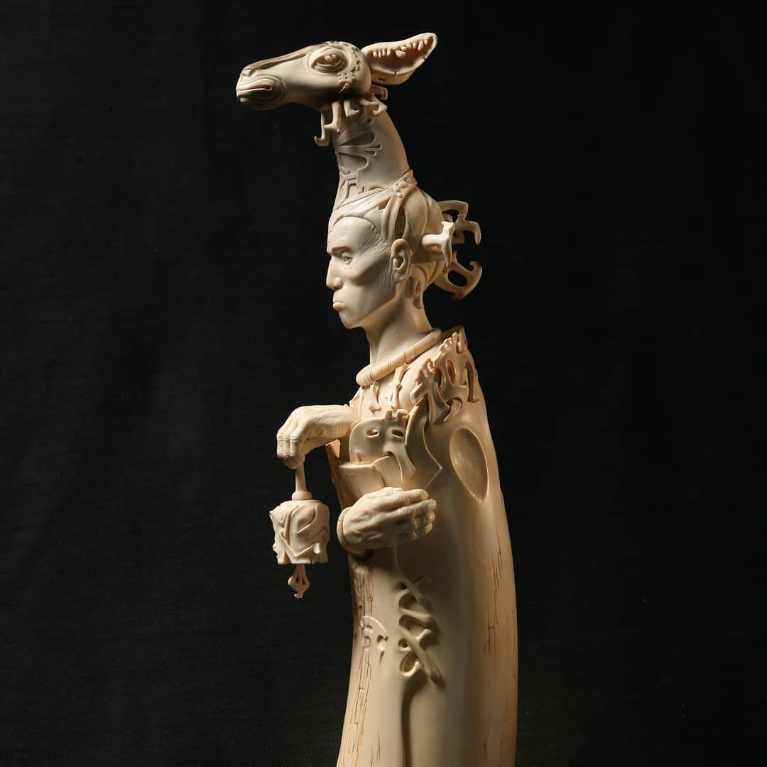 Лама, бивень мамонта, высота 60 см