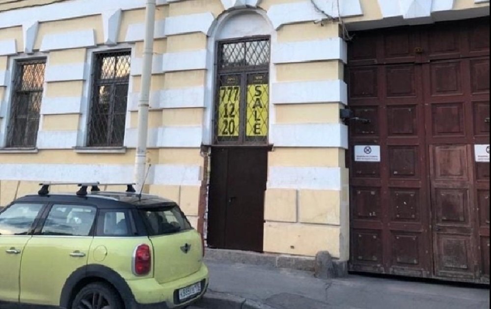 Вид на прорубленную дверь со стороны Фонтанки. Источник: ВК-группа "Центральный район за комфортную среду обитания"