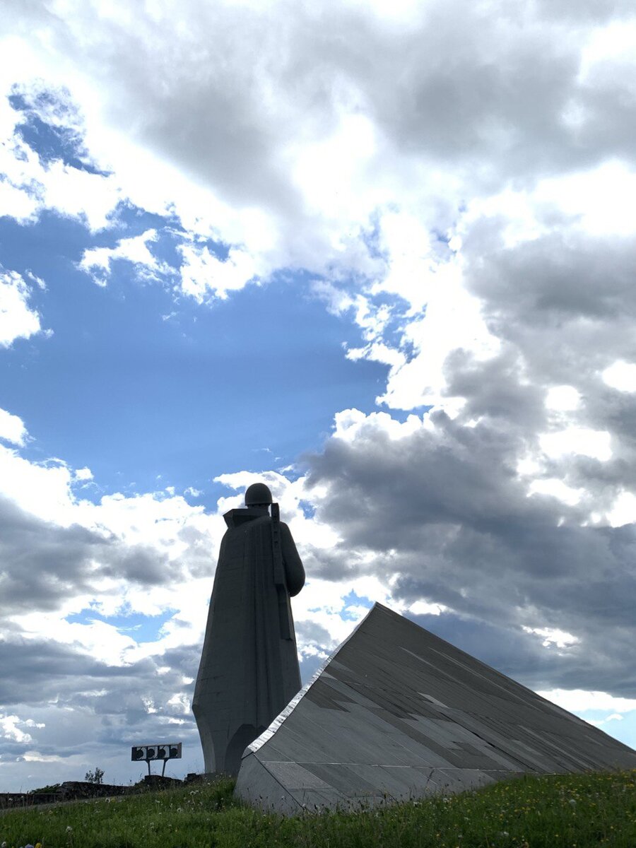 Памятник "Алеша"