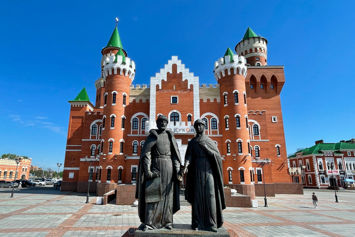 Адрес в йошкар оле. Патриаршая площадь в Йошкар-Оле. Достопримечательности Йошкар-Ола Патриаршая площадь. Патриарше площадь Йошкар Ола. Главная площадь Йошкар-Олы.