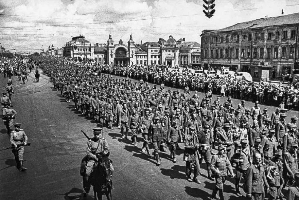 Эти потомки Бисмарка не послушали  своего Великого земляка.