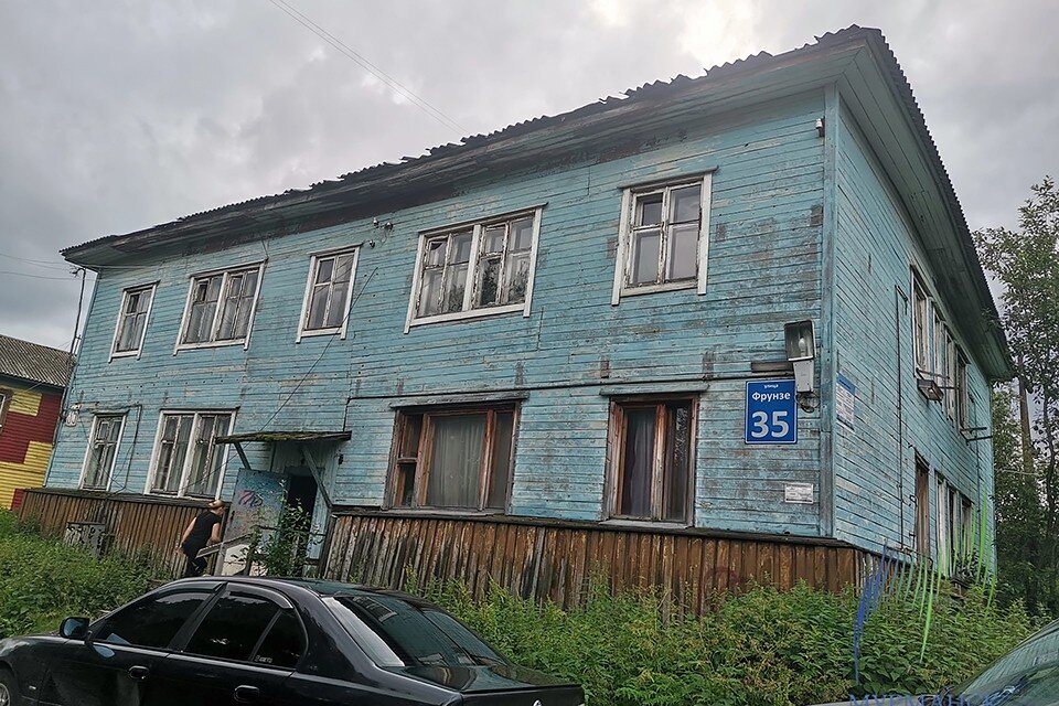     В доме № 35 на улице Фрунзе в Мурманске произошло ЧП. Фото: vk.com/murmanskgroup