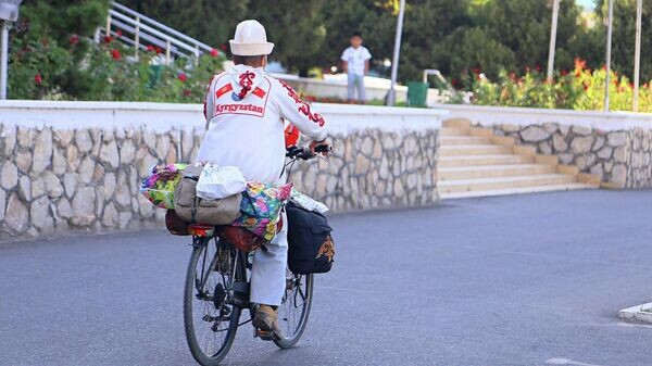    Велотур жителя Оша в Турцию для участия во Всемирных играх кочевников© FOTO пресс-служба мэрии города Ош