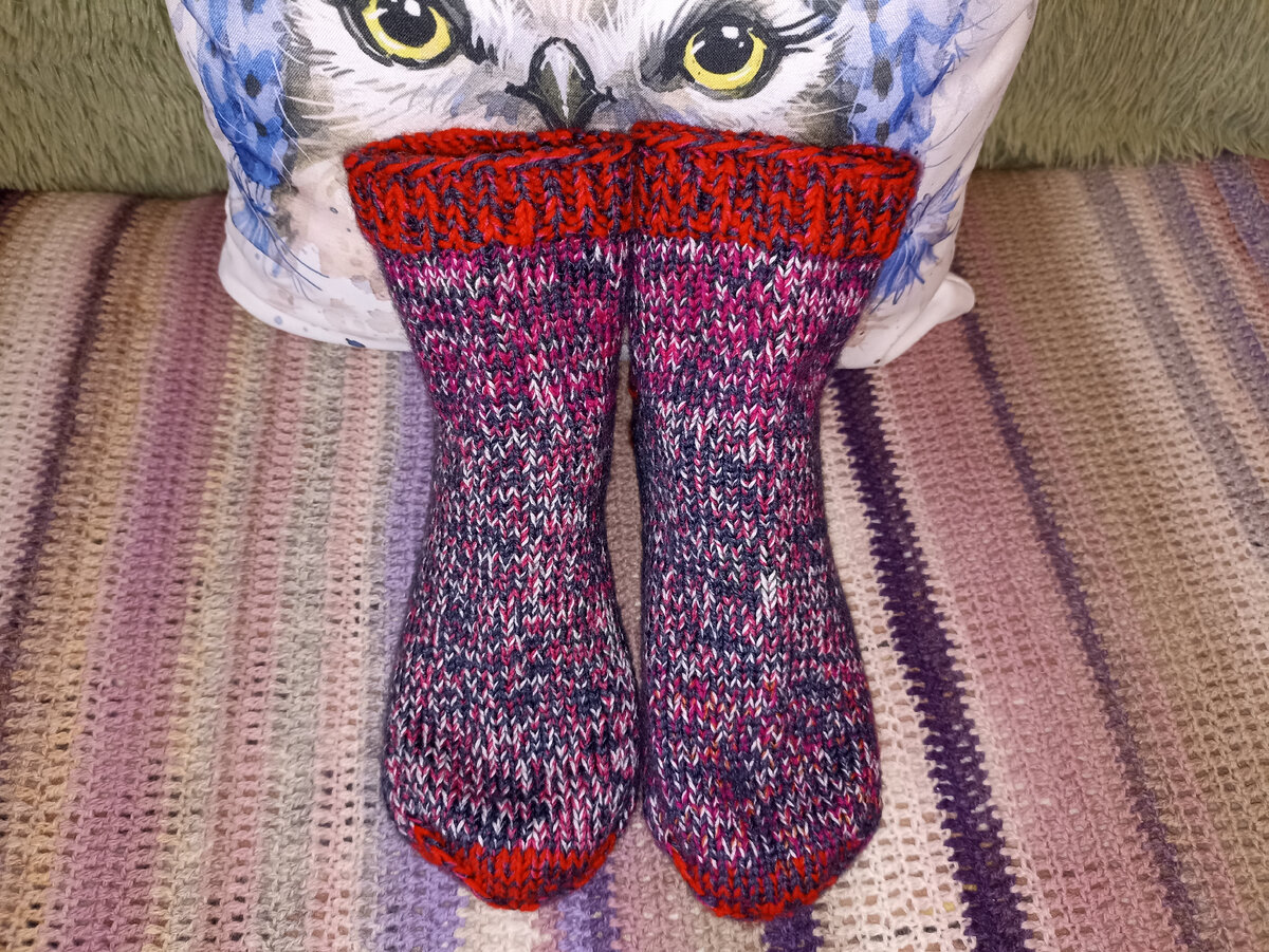 Вязаные носки. Фото автора.