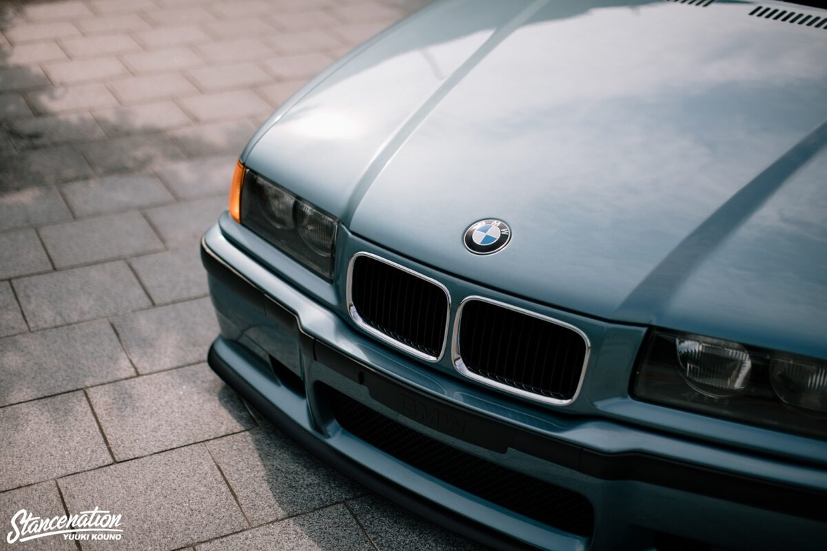  
По прошествии лет, когда приобрести автомобили предыдущего поколения стало намного сложнее, у E36 начала появляться собственная религиозная группа последователей. Ничто так не подтверждает эту теорию, как вид автомобиля евроспецтехники, сильно модифицированного на улицах Японии. Это именно то, что Масатоши Сакума сделал со своим собственным BMW 318is 1994 года выпуска, а также с несколькими другими для клиентов своего магазина в Фукусиме, WILD LINE.