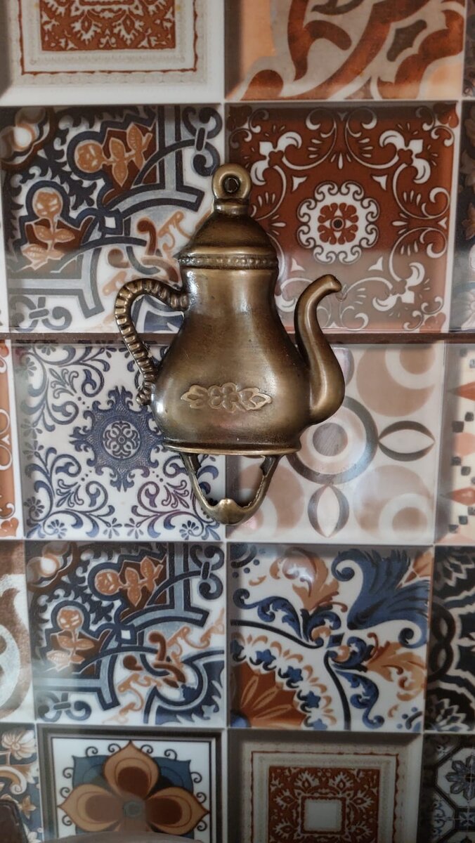 Латунь - это сплав на основе меди с добавлением меди, иногда - олова